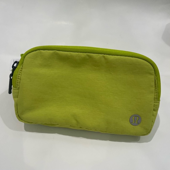 Lululemon Everywhere Belt Bag Mini Ripstop,Colour Lichen Lime/Traverse Grey, New - Picture 5 of 6